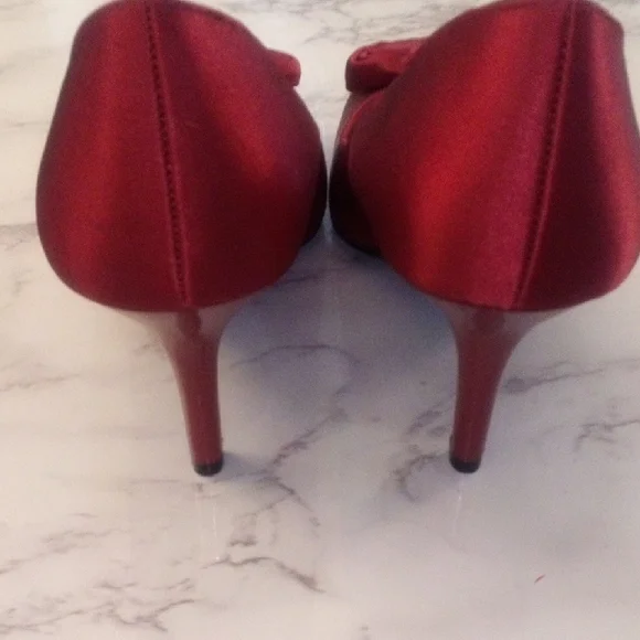 FIONI Night Heels - Vibrant Red Satin Heels - Picture 4 of 10